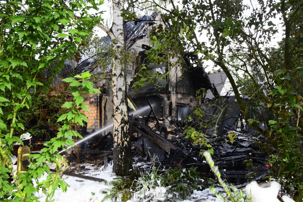 Grossfeuer Einfamilienhaus Siegburg Muehlengrabenstr P0796.JPG - Miklos Laubert